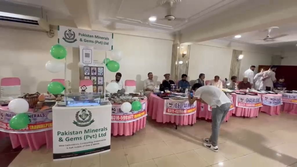 Overview of the gem exhibition hall with exhibitors at their tables